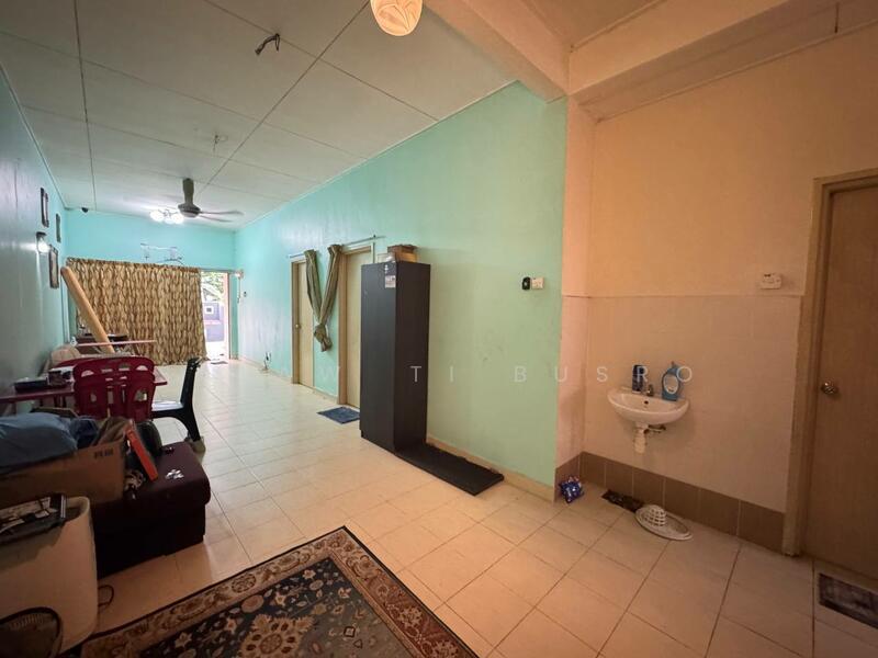 FACING OPEN Single Storey House Jalan Kebun Nenas Bandar Putera 2 Klang - 2