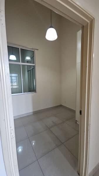 Connaught Avenue - 2