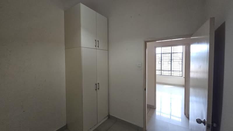 Connaught Avenue - 3