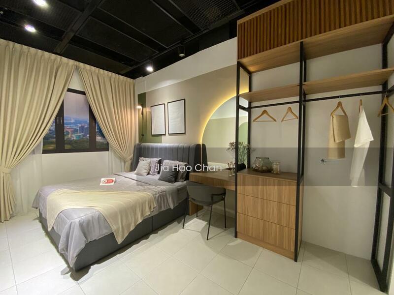 Lakefront Residence - 2