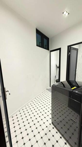 2 STOREY TERRACE END LOT CORNER AT GREENLANE ISLAND PARK FULLY RENO & EXTENDED SUPER WORTH BUY - 2