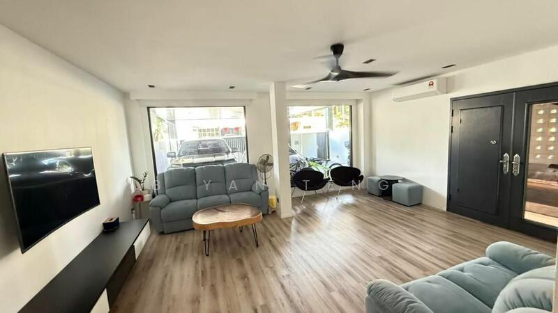 2 STOREY TERRACE END LOT CORNER AT GREENLANE ISLAND PARK FULLY RENO & EXTENDED SUPER WORTH BUY - 1