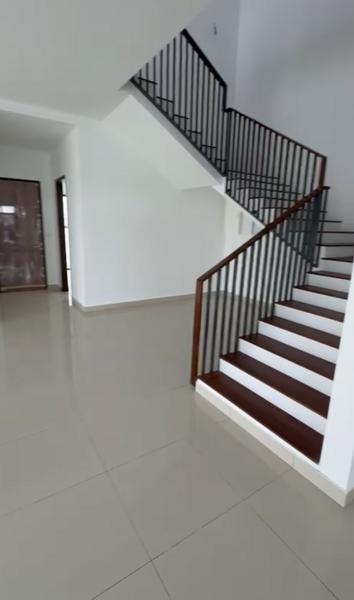 The Eighth, Elmina Green - 1