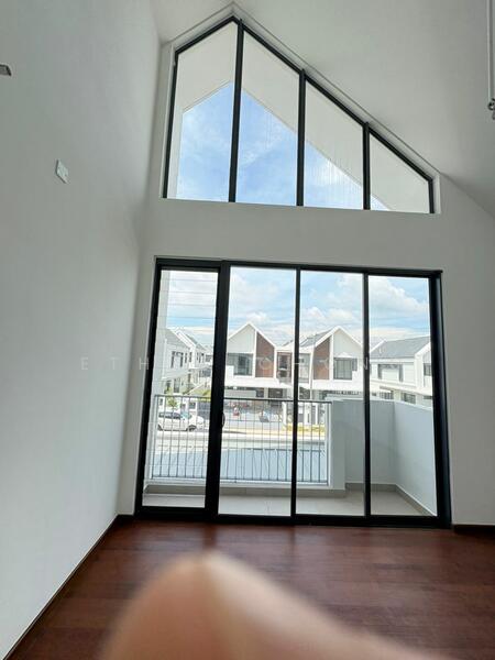 The Eighth, Elmina Green - 4