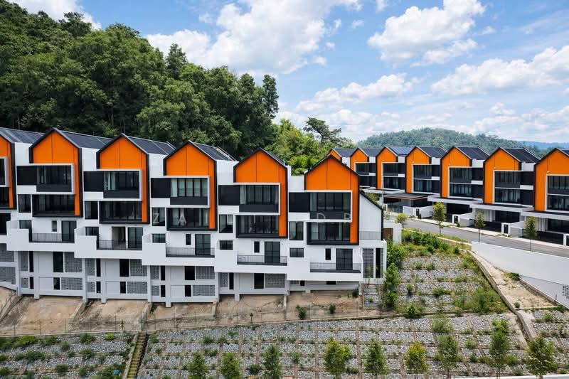 KL East : East 57 - 2