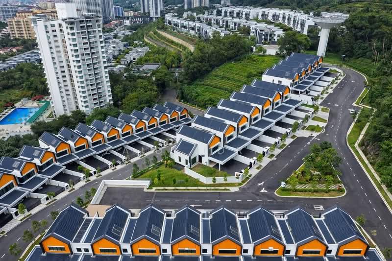 KL East : East 57 - 3