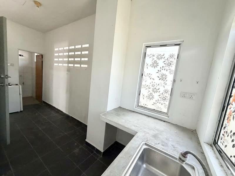 Rini Hills 2 - 5