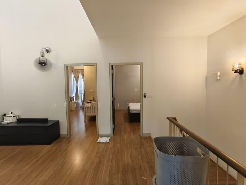 City of Elmina : Elmina Valley 2 - 4