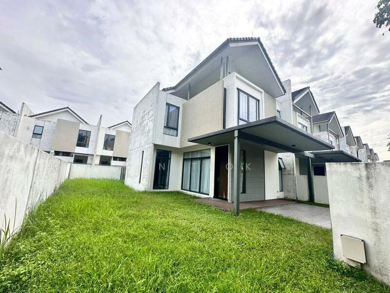 Avira Medini Iskandar - 1