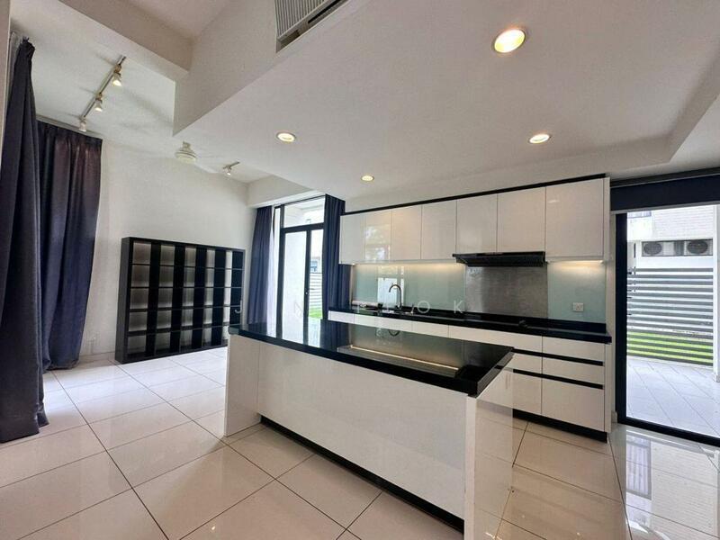 Avira Medini Iskandar - 3