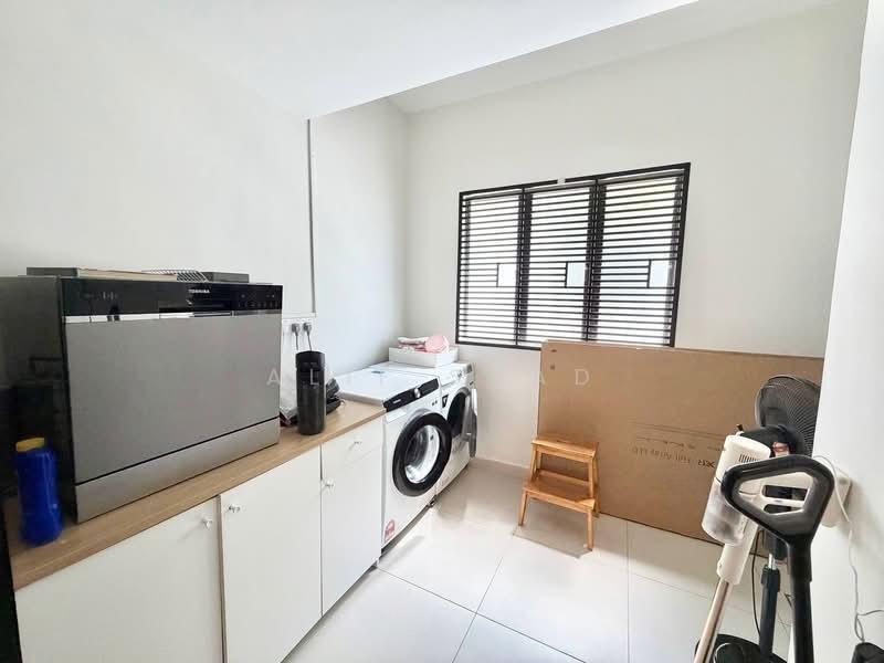 City of Elmina : Elmina Valley 2 - 5