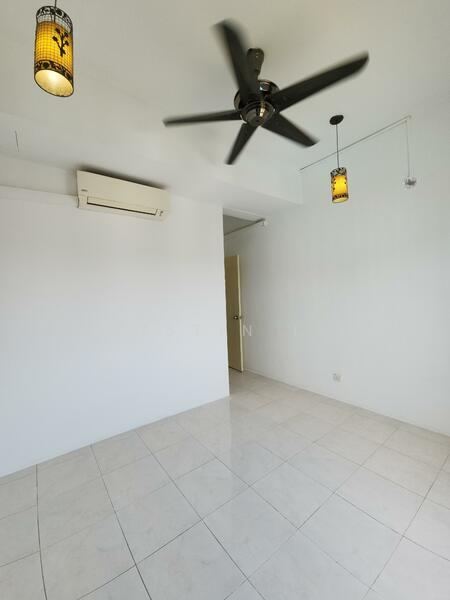 Lakes Condominiums / Pangsapuri Tasik - 4