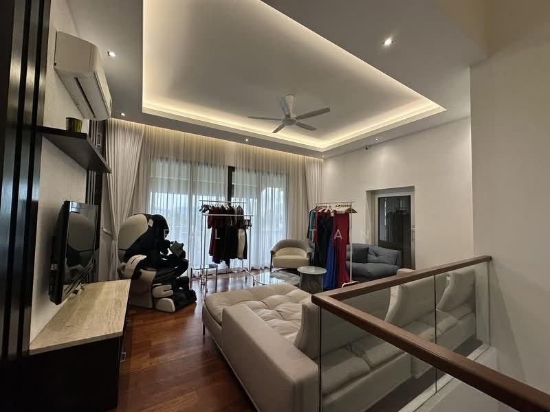 The Residence - 4