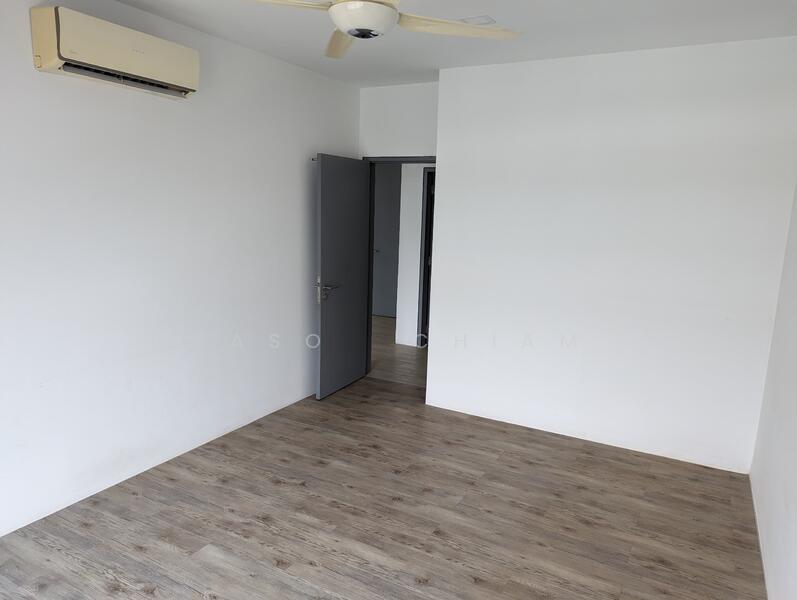 Lakefront Residence - 3