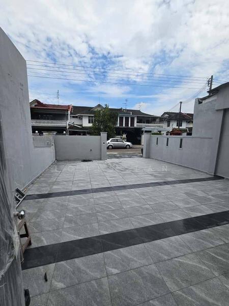 Jalan Bukit Kempas @ Taman Bukit Kempas - 2