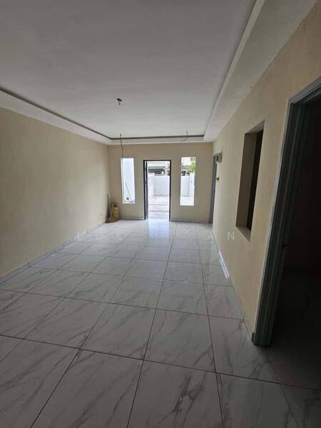 Jalan Bukit Kempas @ Taman Bukit Kempas - 4