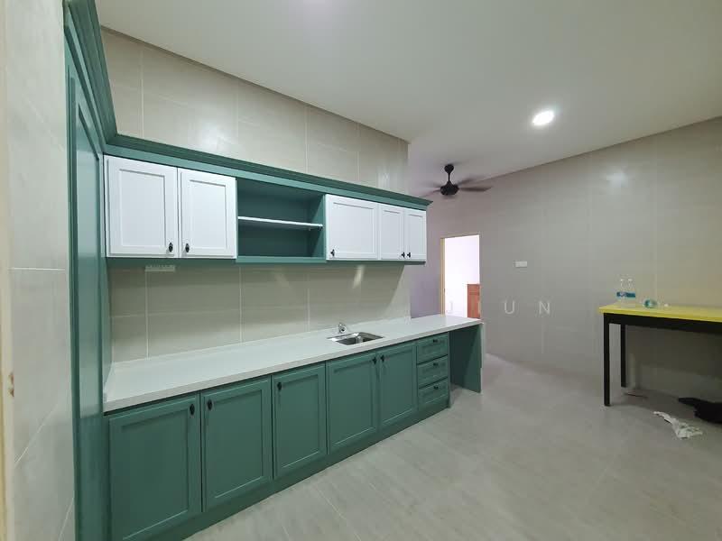 Lake Valley Avenue 4 - 5