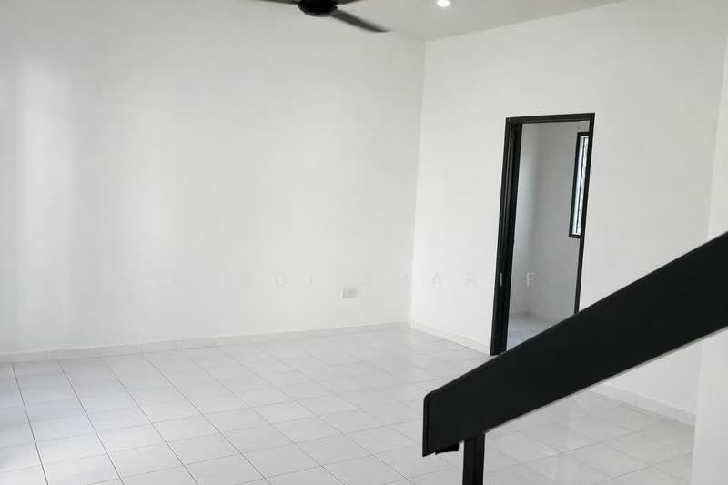 DOUBLE STOREY TAMAN ADENIUM BUKIT BERUNTUNG RAWANG - 3