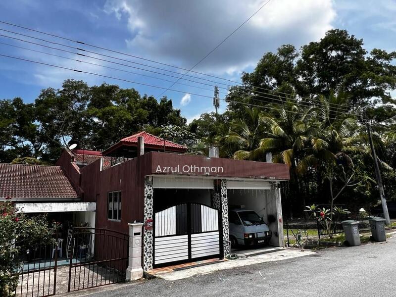 1.5-storey Terraced House at Taman Sikamat Utama - 1