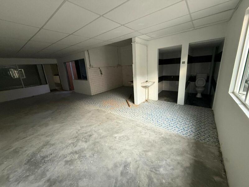 TAMAN TASEK @ 2 STOREY SHOP LOT FACING MAIN ROAD - 5