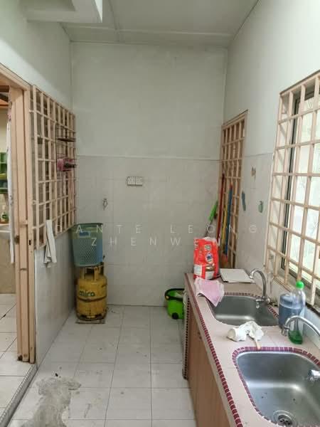 Taman Pinggiran Putra - 5