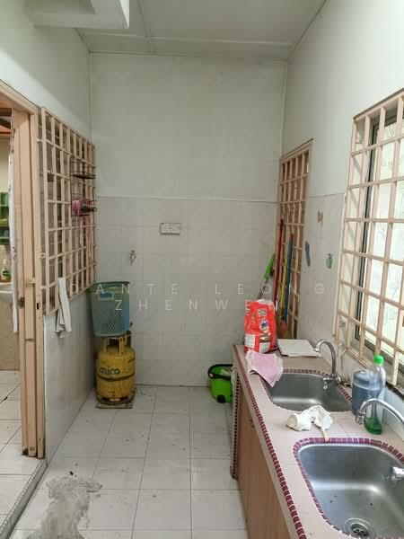 Taman Pinggiran Putra - 3