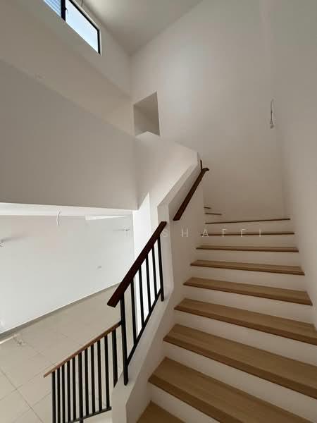 The Commune Eco Botanic 3 - 4