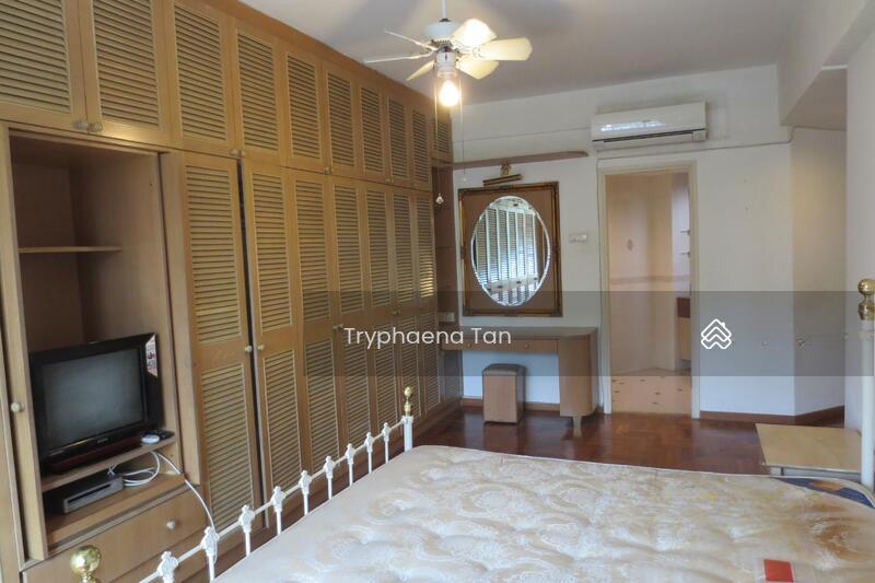 Petrie Condominium - 4