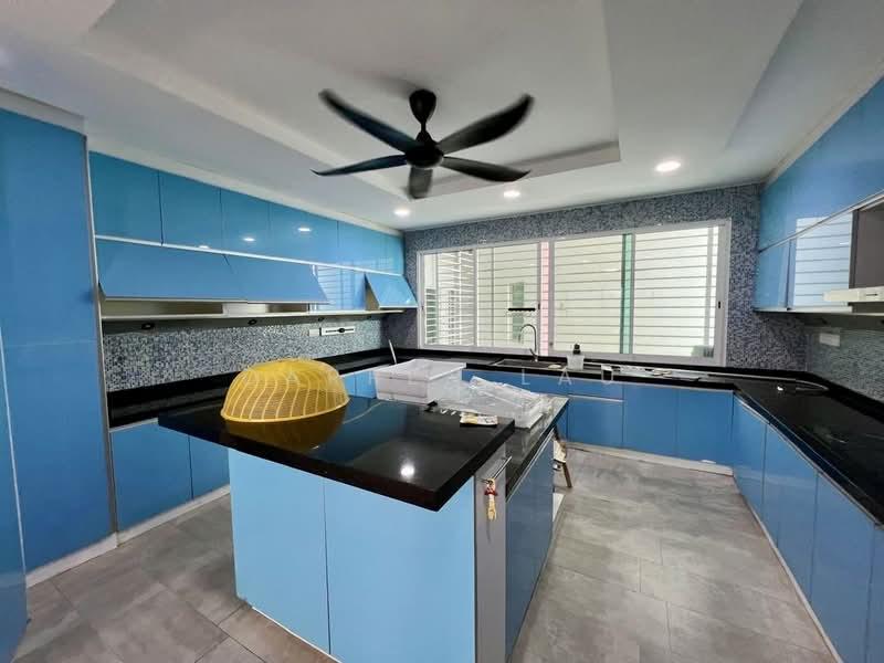 Central Park condominium - 5