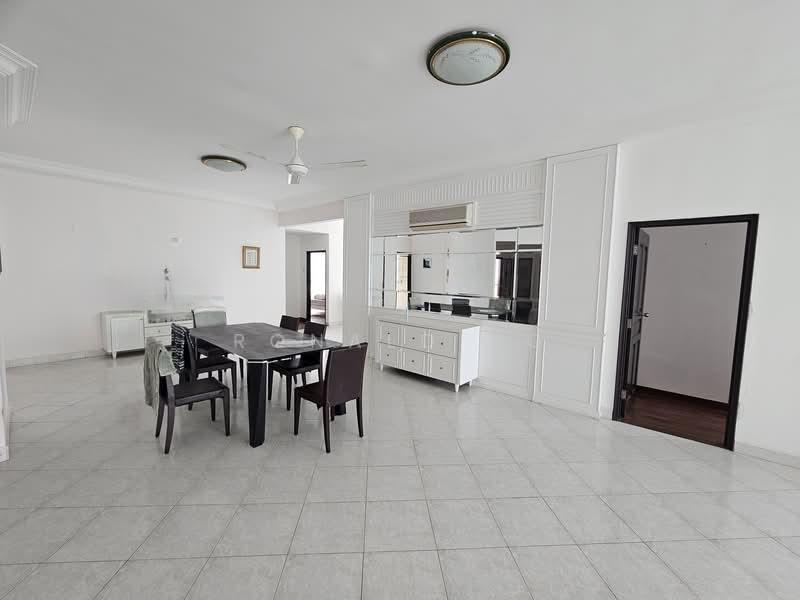 Gurney Beach Resort - 4