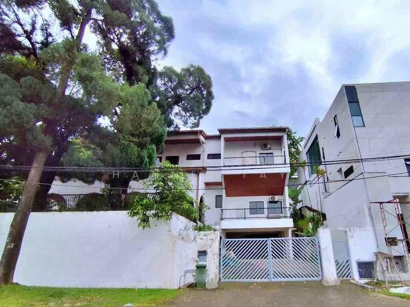 Taman Bukit Pantai - 4