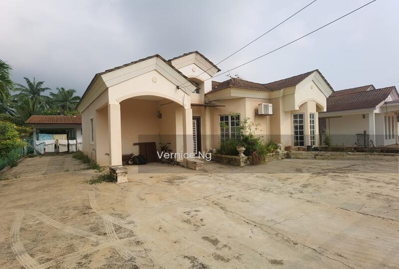 Pantai Sepang Putra - 1