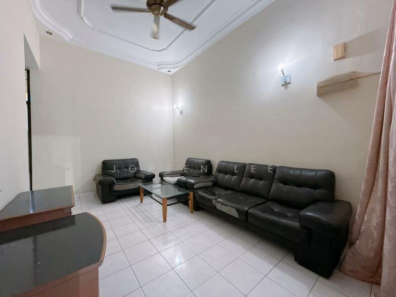 Taman Molek Single Storey Terrace House 22 x 70 for Sale - 1
