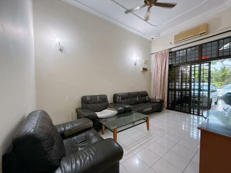 Taman Molek Single Storey Terrace House 22 x 70 for Sale - 2