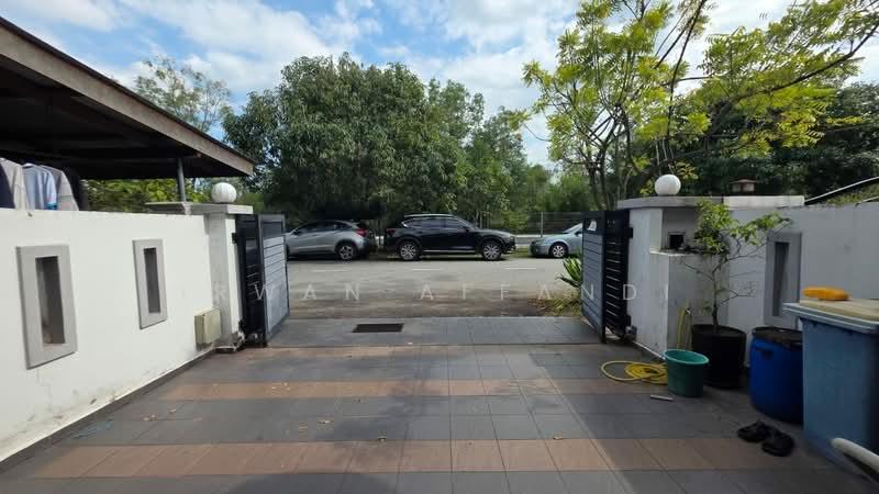 FACING OPEN RENOVATED Double Storey Terrace SP 6 Bandar Saujana Putra - 3