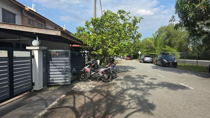 FACING OPEN RENOVATED Double Storey Terrace SP 6 Bandar Saujana Putra - 4