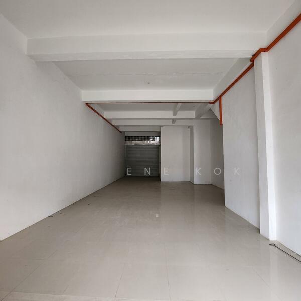 3 Storey Shop Intermediate @ Metro City opposite Satex and next block to H&L - 4