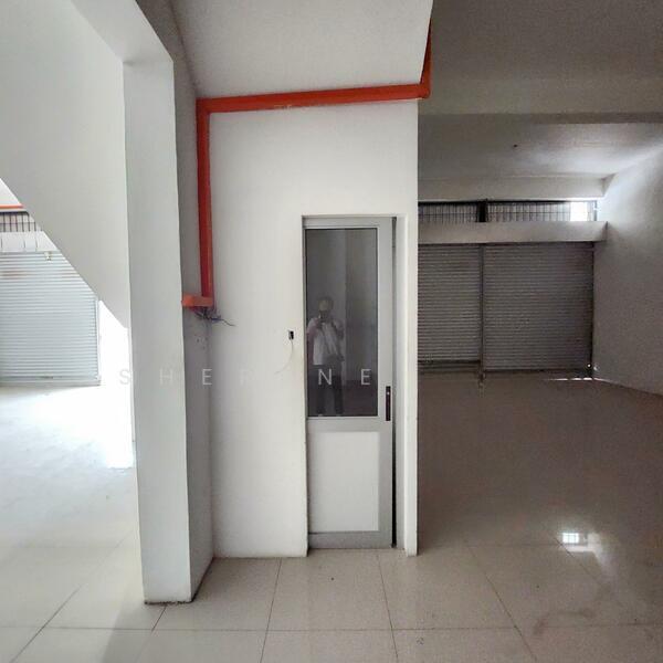 3 Storey Shop Intermediate @ Metro City opposite Satex and next block to H&L - 5