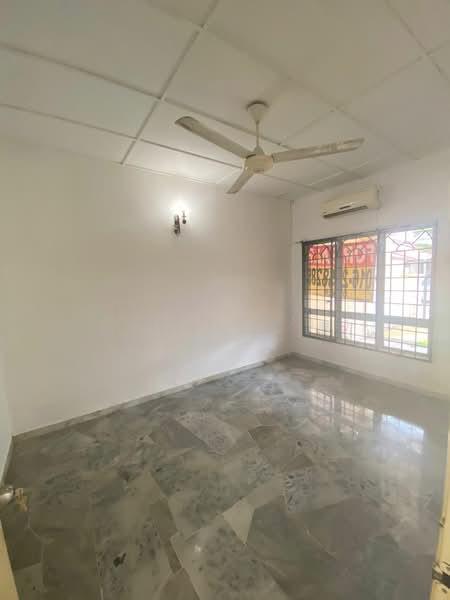 Taman Kinrara Seksyen 4 - 4