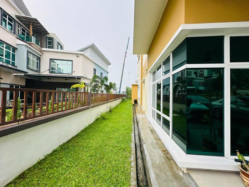 Bandar Tun Hussein Onn, Avenue 4 - 5