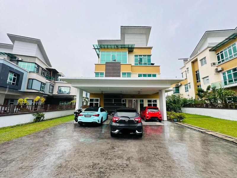 Bandar Tun Hussein Onn, Avenue 4 - 1