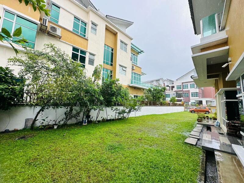 Bandar Tun Hussein Onn, Avenue 4 - 3