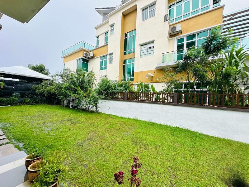 Bandar Tun Hussein Onn, Avenue 4 - 2