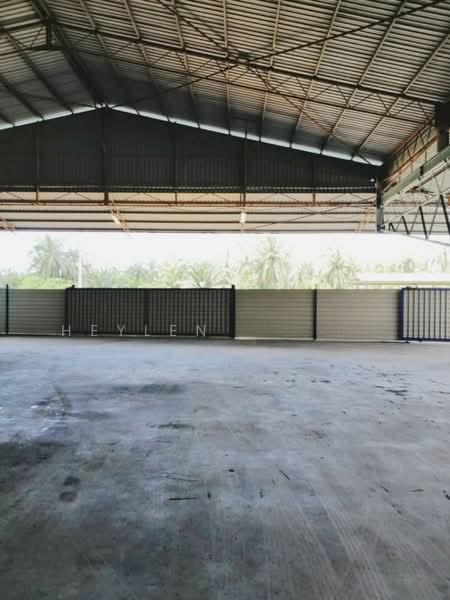 Jenjarom Semi Detached Warehouse for Sale - 2