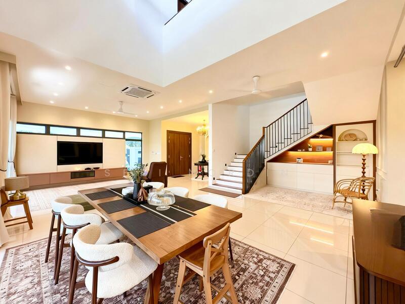 The Eighth, Elmina Green - 5