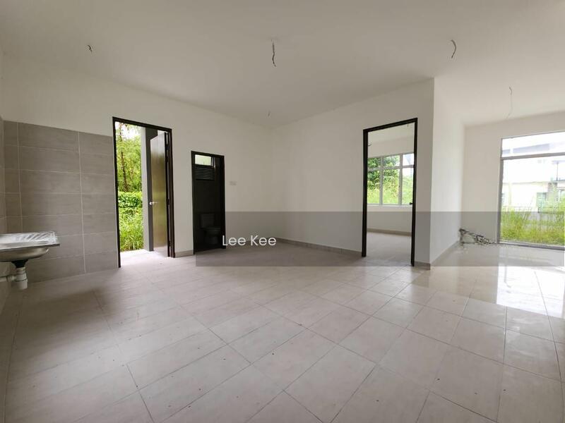 Bungalow at Kampung Seri Gading - 5