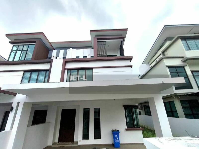 Semi-D house at Setia Utama - 1