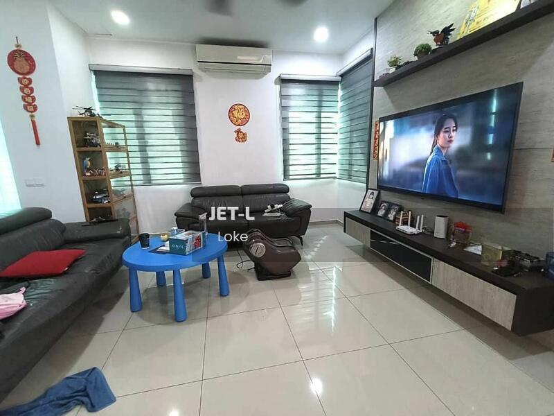 Semi-D house at Setia Utama - 2