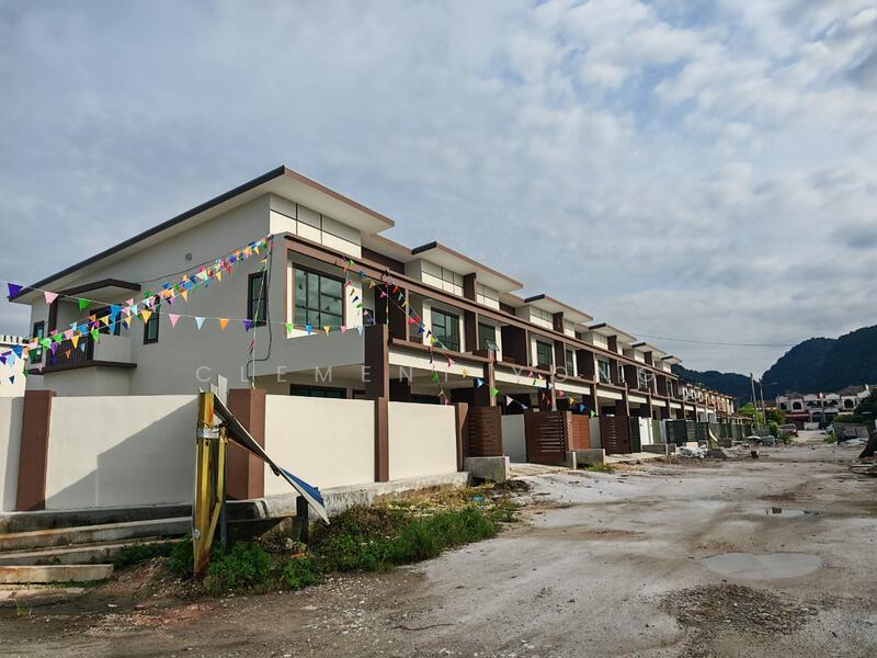 Taman Lapangan Indah - 1