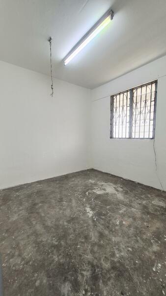 Flat Taman Ungku Tun Aminah - 3